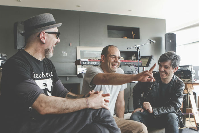 Con el guitarrista Rodrigo de la Mora ausente con aviso, Sama, Iglesias y Areán, hablan con SinEmbargo. Foto: Francisco Cañedo, SinEmbargo