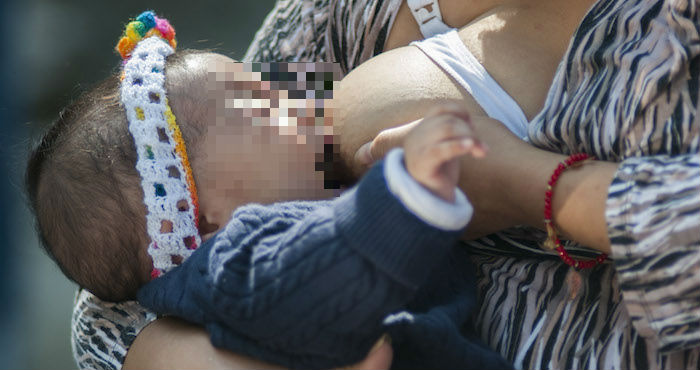 Lactancia materna Madre dando de mamar