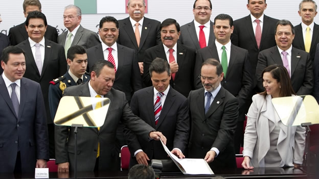 Atrapada entre organizaciones criminales y un Estado coludido, la sociedad necesita despertar y convertirse en un actor político activo que demande mayor transparencia y responsabilidad por parte del Estado. Foto: Cuartoscuro