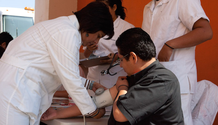 México tiene 2 médicos por cada mil habitantes. Foto: Cuartoscuro