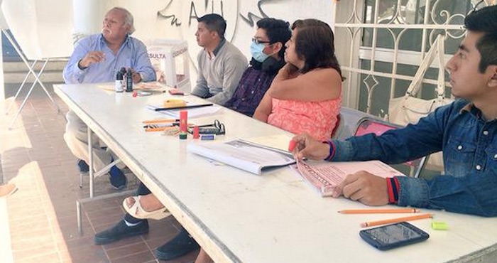 Recorridos en las mesas receptoras de opinión en la consulta ciudadana por la construcción en el cerro del Fortín. Foto: Twitter @prez_uriel