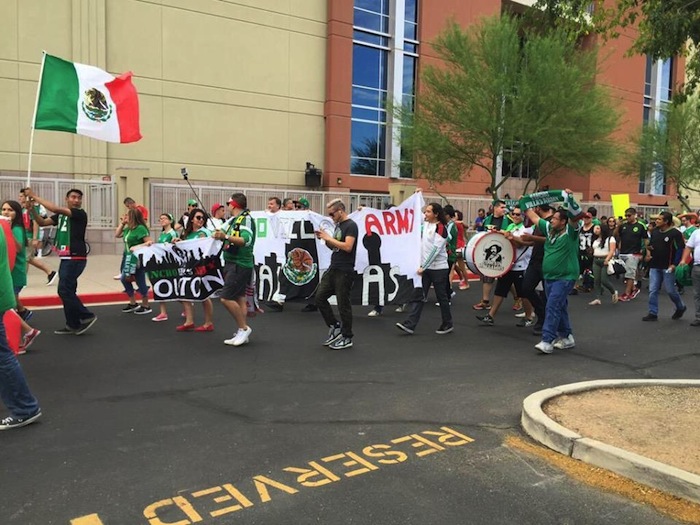 "El ejercito de Pancho Villa" busca ayudar a los niós de bajos recursos además de apoyar al "Tri". Foto: Pancho Villa's Army