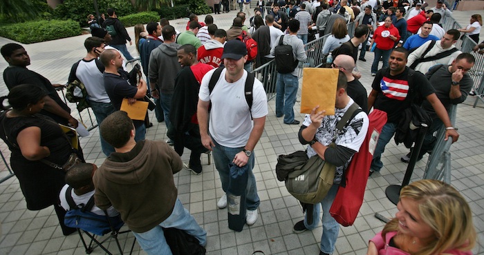 Se reflejarán en una "persistente debilidad de la demanda laboral y de la generación de empleo asalariado". Foto: EFE.