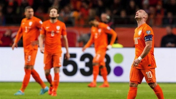 Luego de un Mundial exitoso, Holanda decepcionó con sus derrotas rumbo a la Euro 2016.