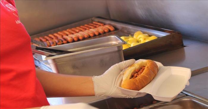 Investigadores hallan ADN humano en un 2 por ciento de los perros calientes en EU. Foto: EFE.