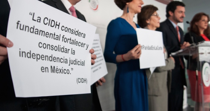 Únicamente dos de cada 10 mexicanos se siente satisfecho con la democracia, según el reporte Latinobarómetro 2015. Foto: Cuartoscuro.