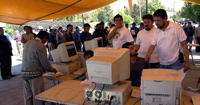 Choferes de unidades de servicio de transporte público tendrán hasta el 25 de diciembre para que pasen la revista vehicular. Foto: Cuartoscuro/Archivo