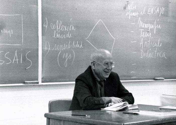 El poeta chileno fallecido en 2011 es uno de los más importantes de su generación. Foto: Facebook