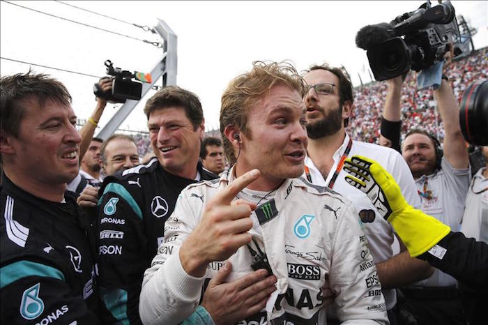 Rosberg se quedó con el GP de México y el público se le entregó. Foto: EFE