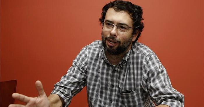 El médico infectólogo Carlos Andrés Agudelo, durante una entrevista. Foto: EFE