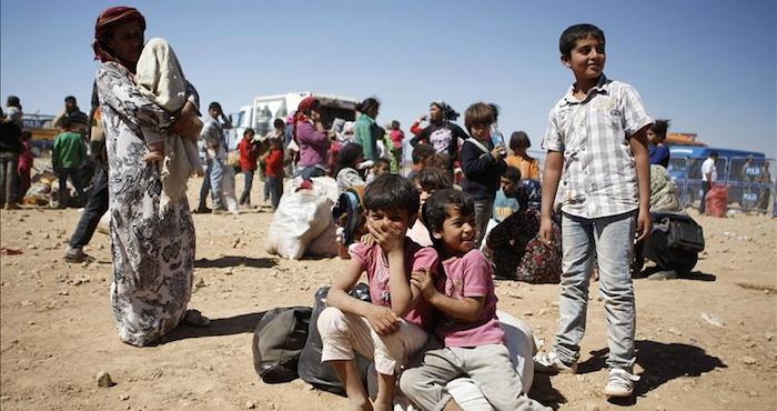 Miles de sirios huyen de la guerra. Foto: EFE