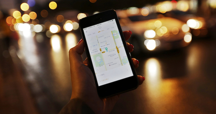 El celular es una fuente de bacterias. Foto: EFE