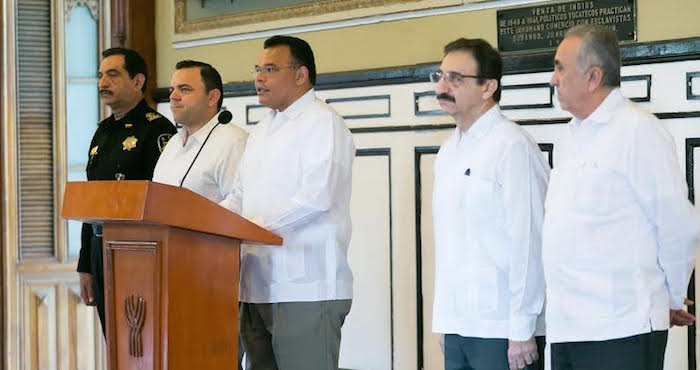 El Gobernador de Yucatán, Rolando Zapata Bello, anunció que la eliminación de la tenencia vehicular entrará en vigor el próximo 1 de enero. Foto: @GobYucatan