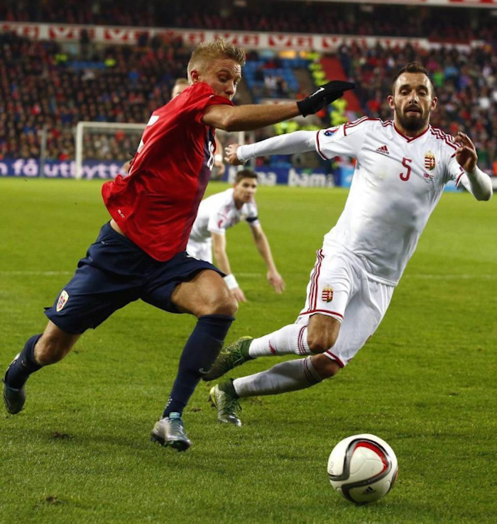 Los húngaros se impusieron en el global y lograron su pase. Foto: EFE