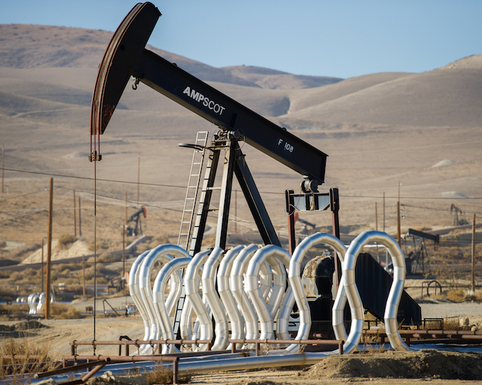El fracking o fractura hidráhulica del suelo, por la que a través de la inyección de miles de litros de agua se extraen hidrocarburos. Foto: Shutterstock