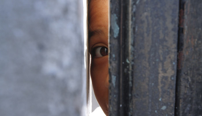 Hombres armados exigen el pago de piso y parte del aguinaldo que los maestros recibirán en diciembre. Hombres armados exigen el pago de piso y parte del aguinaldo que los maestros recibirán en diciembre. Foto: Cuartoscuro.