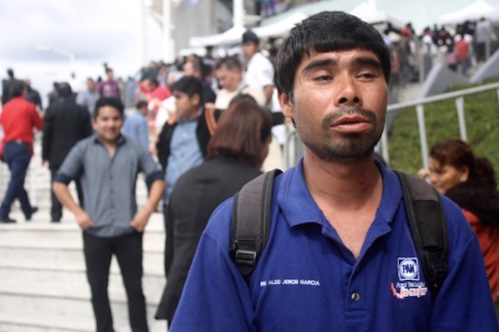 Por falta de simpatizantes, el PRI en Veracruz reclutó incluso de última hora, a personas en estado de ebriedad para que acudieran al quinto informe del Gobernador de Veracruz Javier Duarte de Ochoa. Foto: Miguel Ángel León Carmona, BlogExpediente