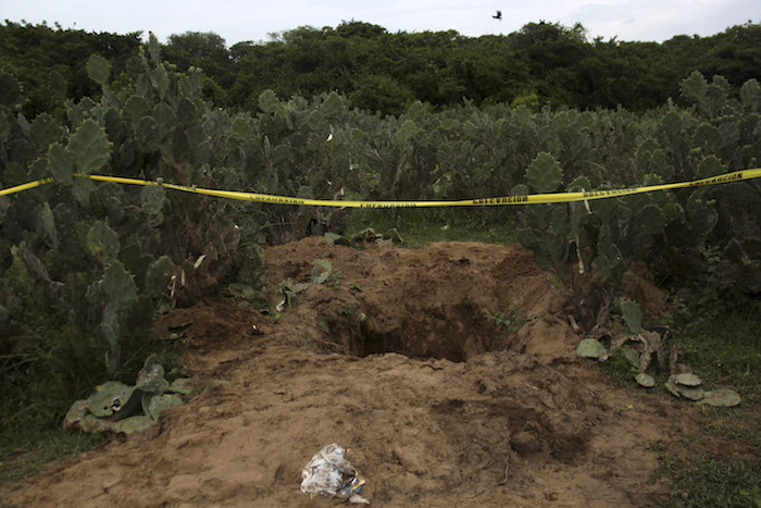 De los cuerpos exhumados en 2011 de fosas en Portezuelos, en el municipio de Manlio Fabio Altamirano, Veracruz, el Gobierno de Javier Duarte no informó ni una sola línea. Foto: Archivo. Cuartoscuro