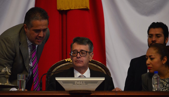 El asambleísta José Alfonso Suárez del Real, presidente de la Mesa Directiva. Foto: Cuartoscuro Sesion_ALDF-4.jpg