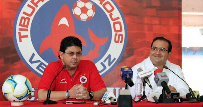 Javier Duarte en conferencia con los tiburones rojos de Veracruz. Foto: http://www.tiburones-rojos.com