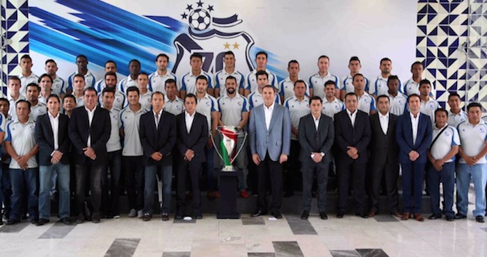 Rafael Moreno Valle con el equipo del Puebla. Foto: @RafaMorenoValle