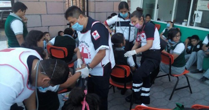 Alumnos intoxicados en secundaria de Salamanca por nube de gas. Foto: Edith Domínguez, Zona Franca