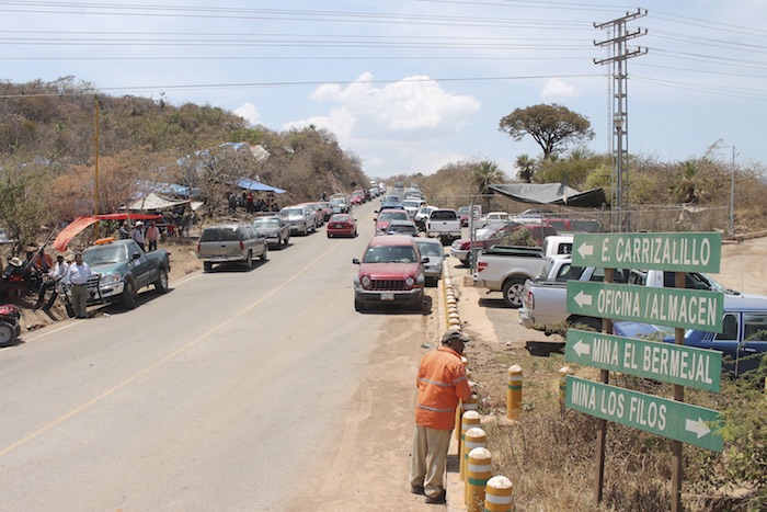Comunidad Carrizalillo Uno dijo que la noche del 27 de septiembre del 2014 llegó a Carrizalillo un grupo de aproximadamente 30 sicarios de Guerreros Unidos de Iguala, quienes ingresaron a la comunidad a bordo de camionetas de lujo, portando chalecos antibalas, granadas y armas de alto poder. Foto: Cuartoscuro
