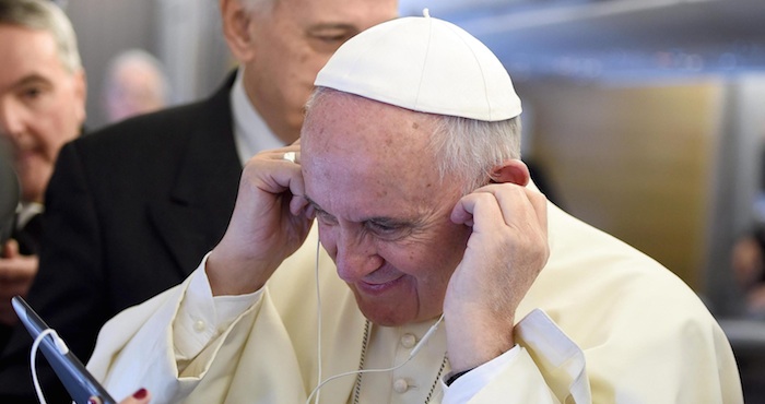 El Papa Francisco antes de llegar a Kenia. Foto: EFE.