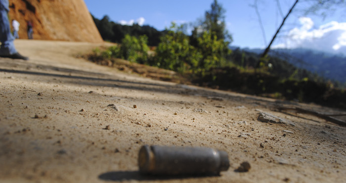 Ayer por la tarde en Polixtepec ocurrió otra emboscada por la que siete policías ciudadanos de la UPOEG tuvieron que ser trasladados al Hospital. Foto: Cuartoscuro