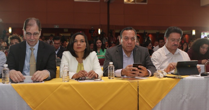 PRD Asamblea La elección se lleva a cabo en el hotel Fiesta Americana en donde se encuentra congregados los líderes de las corrientes principales, Héctor Bautista López de Alternativa Democrática Nacional (ADN), Jesús Ortega Martínez y Jesús Zambrano Grijalva de Nueva Izquierda (NI) o “Los Chuchos”. Foto: Francisco Cañedo, SinEmbargo