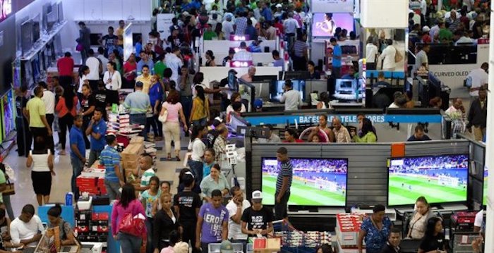 Las compras por el Viernes Negro en EU, disminuyen. Foto: EFE