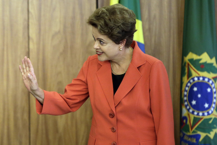 Diputados brasileños aceptaron promover un juicio político contra la Presidenta Dilma Rousseff por graves irregularidades fiscales cometidas desde 2014. Foto: EFE