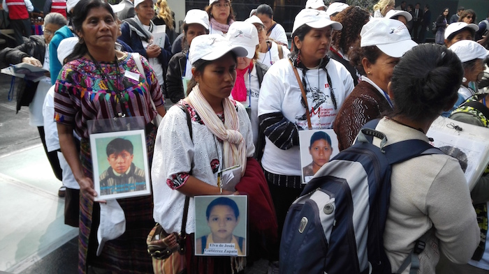 Las madres dijeron que han encontrado por sus propios medios a cuatro de sus familiares. Foto: Luis Barrón, SinEmbargo.