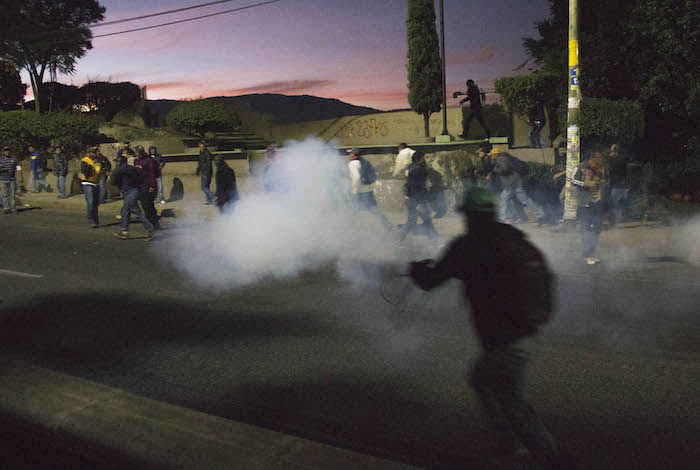 Las jornadas de evaluación en Oaxaca del 28 y 29 de noviembre estuvieron marcadas por los enfrentamientos. Foto: Cuartoscuro