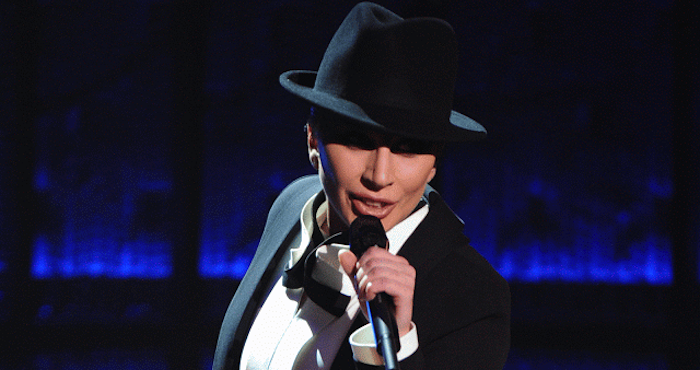 Lady Gaga rinde homenaje a Frank Sinatra. Foto: Especial