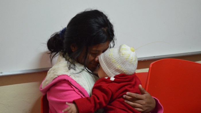 “Las fronteras de mi ser no están en mi piel sino en la suya; ahora veo mi vida a través de sus ojos y la veo cargada de otros colores, de otros brillos y otras penumbras. Yo también nací de nuevo.” Fotografía y testimonio tomados de la página en Facebook de El Caracol.