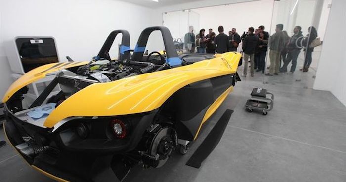 Mexicanos exportan auto de alta velocidad. Foto: EFE