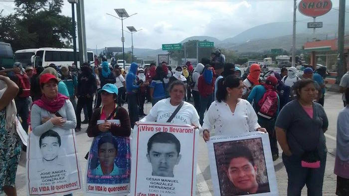 Manifestantes bloquean parcialmente la Autopista del Sol. Foto: Lenin Ocampo, El Sur