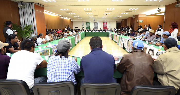 El pasado 30 de noviembre, Arely Gómez, Procuradora General de la República, encabezó la reunión con los padres de los 43 normalistas desparecidos en Iguala. Foto: Cuartoscuro