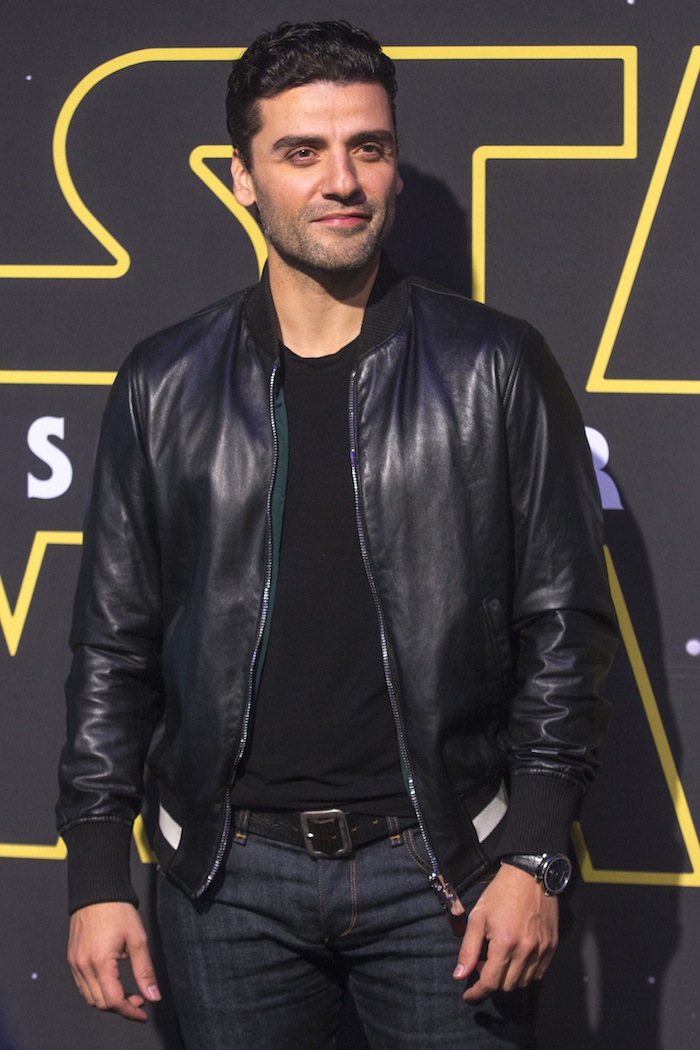 El actor Oscar Isaac durante la alfombra roja de la pelicula Star Wars: Episodio VII - El Despertar de la Fuerza. Foto: Cuartoscuro.