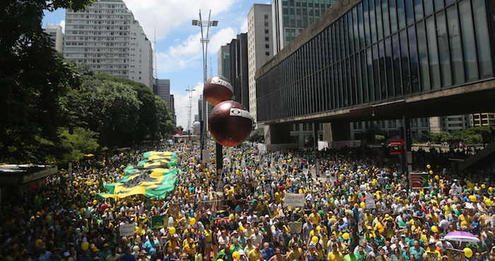 Este domingo fueron convocadas protestas en todo Brasil para exigir la destitución de Dilma Rousseff. Foto: Xinhua