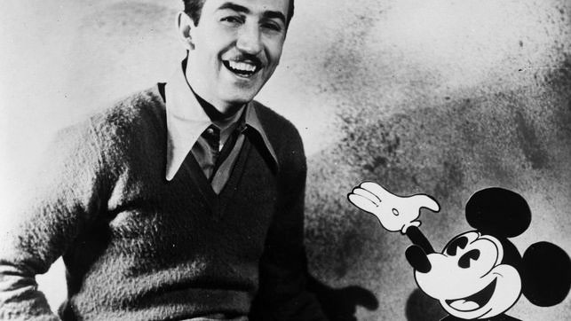 Walt Disney y su emblema Mickey Mouse.