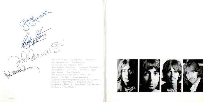 Copia del "White Album" de The Beatles es vendida por 790 mil dólares. Foto: EFE