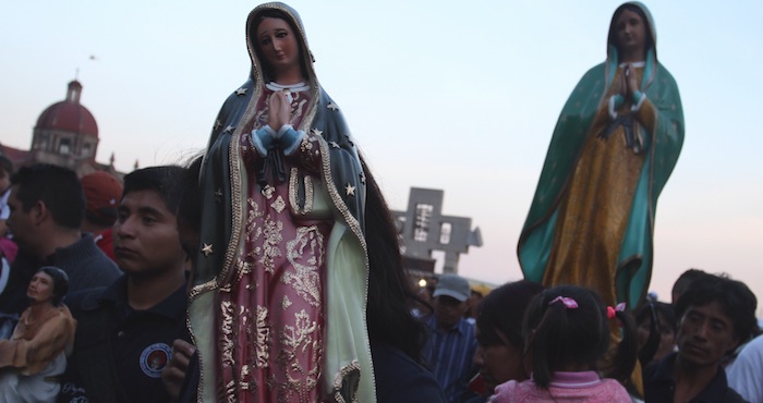 Los feligreses gastan mucho dinero en la celebración de La Virgen de Guadalupe. Foto: Cuartoscuro