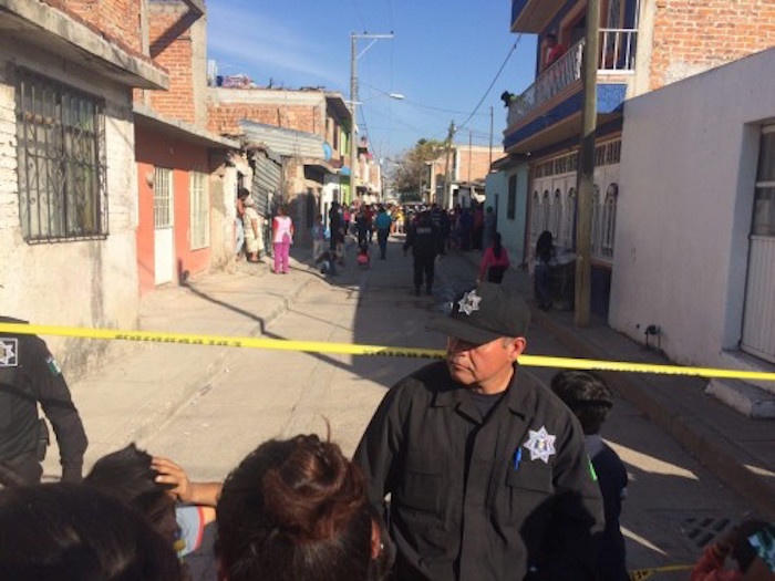 Los elementos de seguridad hicieron un operativo en la calle Rubén Jaramillo para dar con los responsables del ataque. Foto: Edith Domínguez, Zona Franca