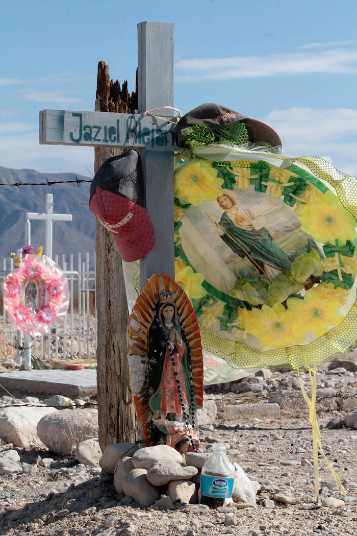 Jaziel quería trabajar en peñoles Se graduó del Cecytec y no encontró trabajo, su sueño era que lo contrataran en Peñoles y tener una familia. Prefirió irse antes de tiempo, un día antes de firmar el contrato. Foto: Héctor García, Vanguardia