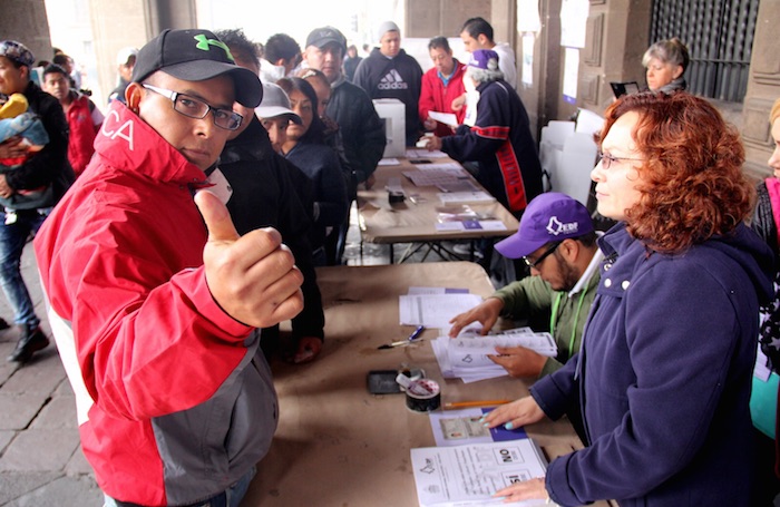 elecciones Los vecinos salieron a la calle a votar por el SÍ o por el NO a la construcción del Corredor Cultural Chapultepec. Foto: Luis Barrón, SinEmbargo