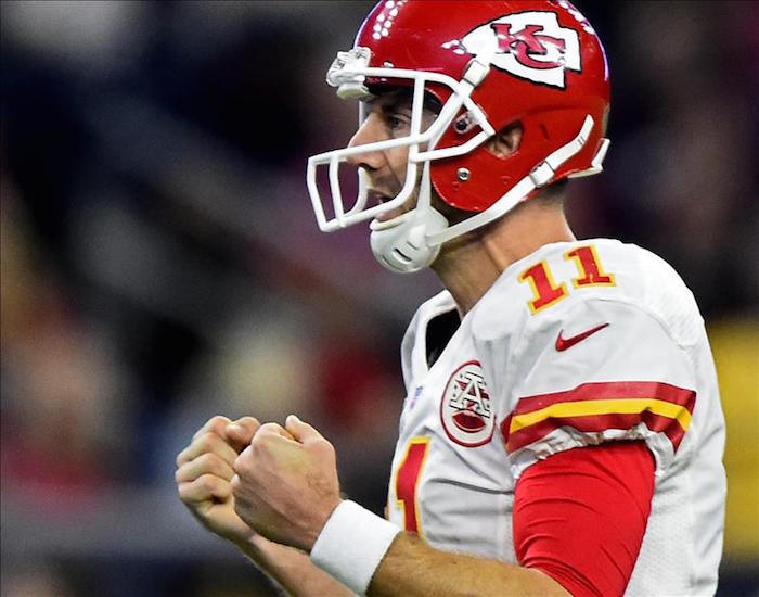 La ofensiva de Alex Smith tuvo un repunte al final, pero un fumble fue crucial para impedir la remontada. Foto: AP