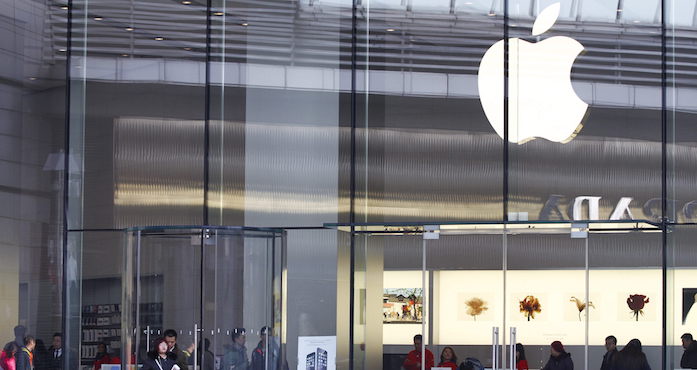 Apple estaría interesada en hacerse con el gigante del entretenimiento Time Warner Foto: EFE