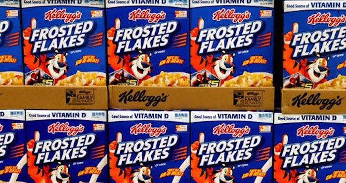 Gigantes de comida y bebida están prometiendo reducir el contenido calórico para batir el impuesto de azúcar. Foto: AP